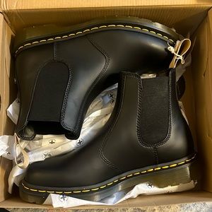 Dr Marten Sz 9 Vegan Chelsea boot
